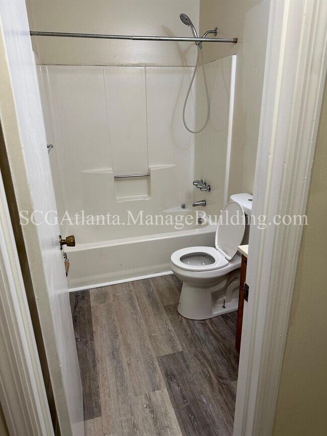 Building Photo - 200 Pinehurst Dr