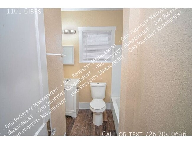 Building Photo - 1101 Gibbs-