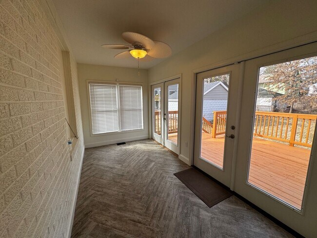 Building Photo - RENOVATED EXPANSIVE 5BD 4BA BRIGHTWOOD HOME
