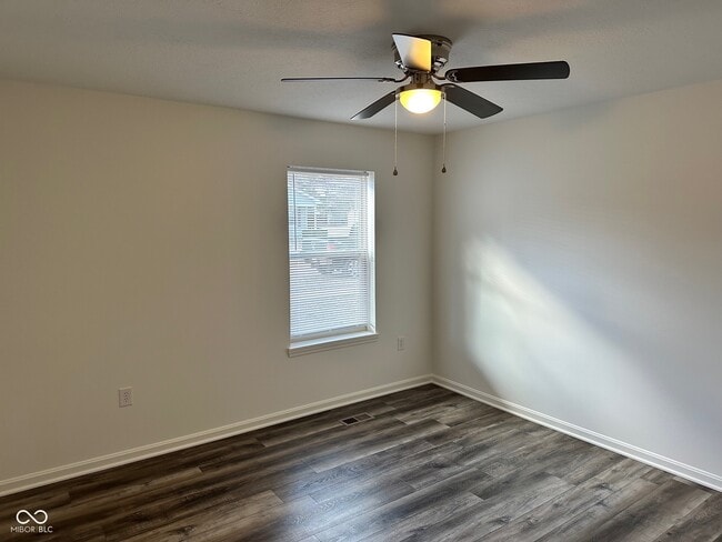 Building Photo - 103 S Nebraska St