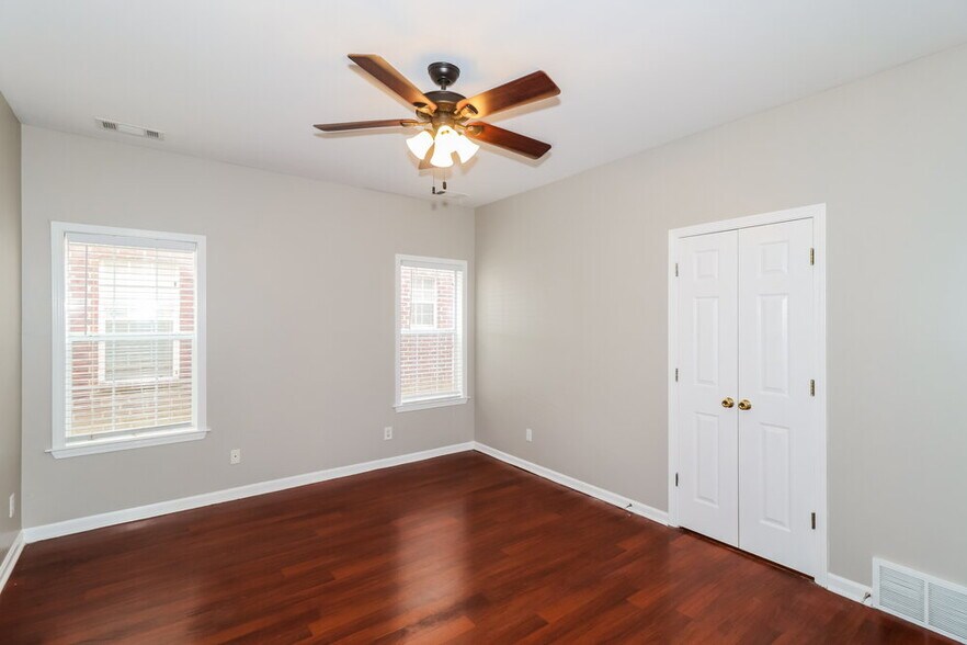 Building Photo - 10436 Sunnybrook Cir