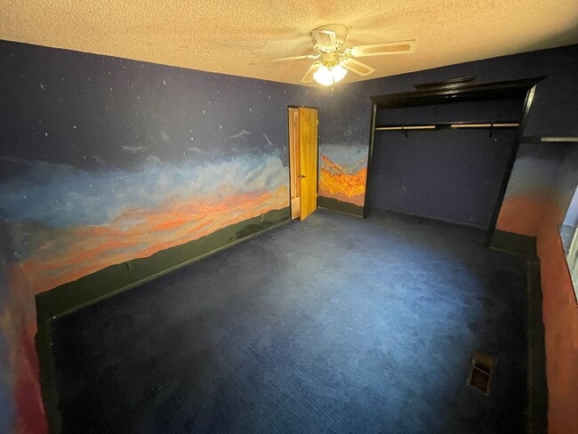 Building Photo - Paradise Oasis-3 bed 2 bath home, Back yard, covered deck, garage, no cats