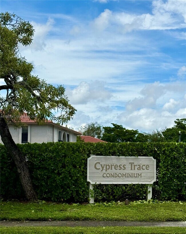 Building Photo - 3032 Coral Ridge Dr