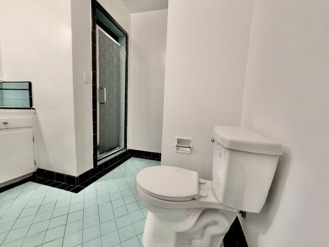 Building Photo - 1232 Ridgeley Dr