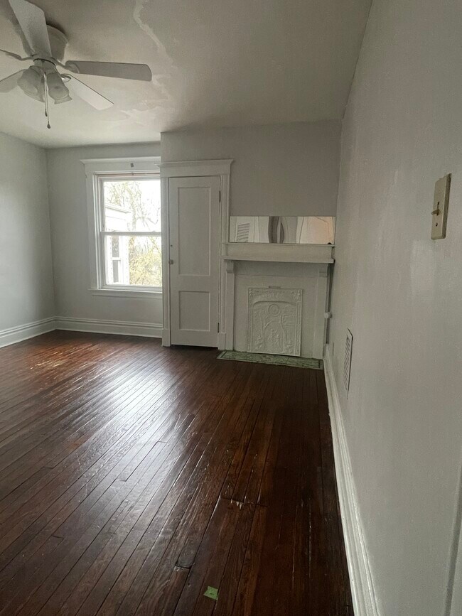 Building Photo - 82 Estella Ave