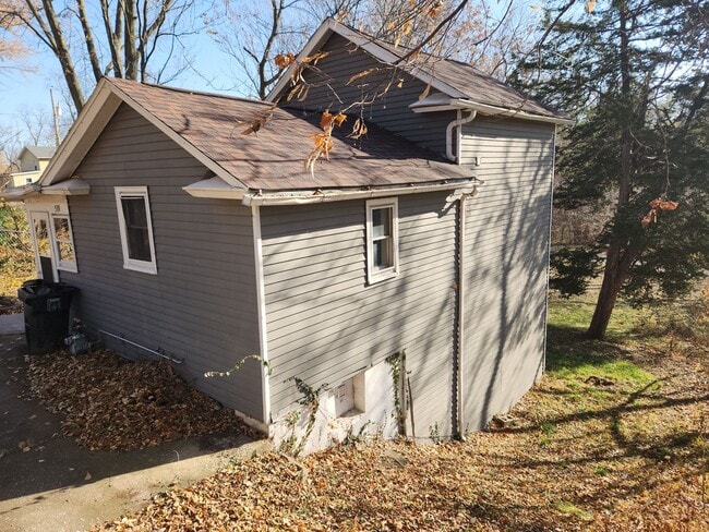 Primary Photo - 2 Bedroom 2Bathroom House