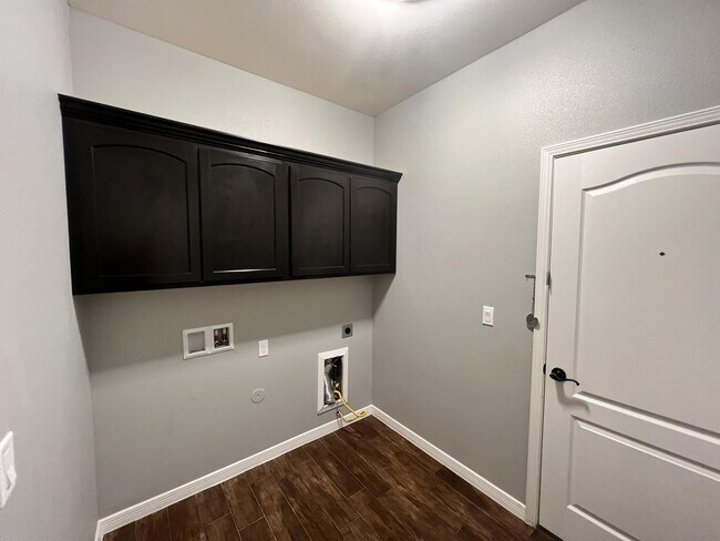 Building Photo - 3226 Hanoverian