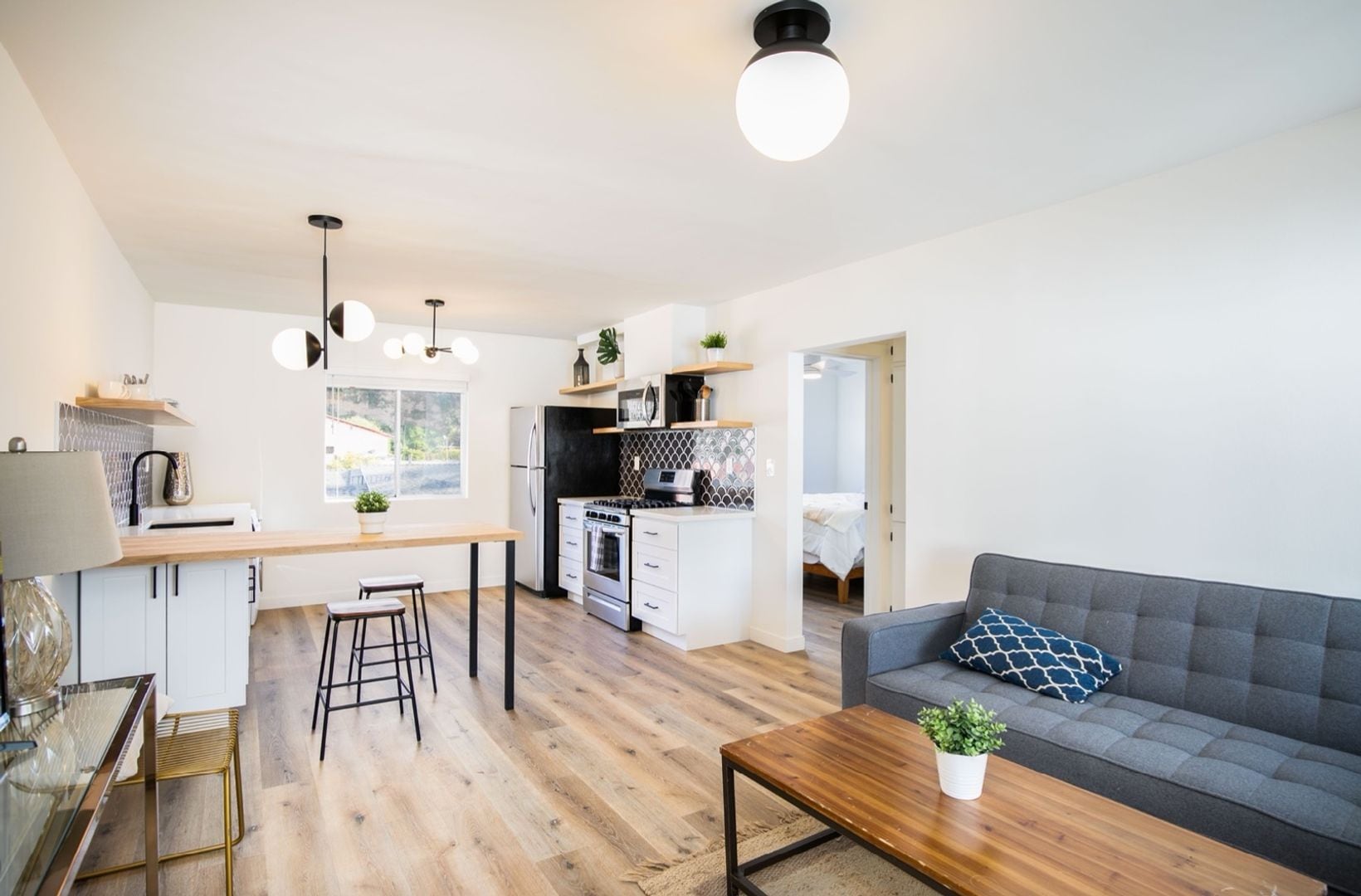 Building Photo - 255 S Ave 55