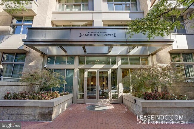 Building Photo - 811 4th St NW