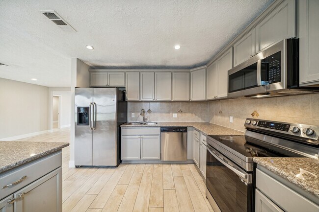 Building Photo - 9602 Lawngate Dr