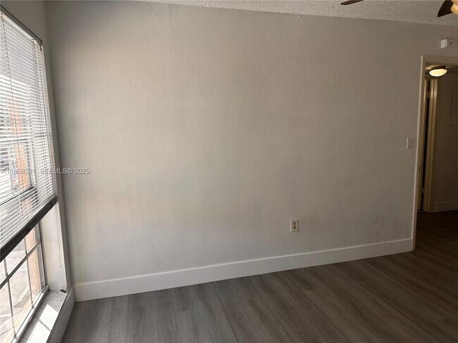 Building Photo - 7231 Miami Lakes Dr