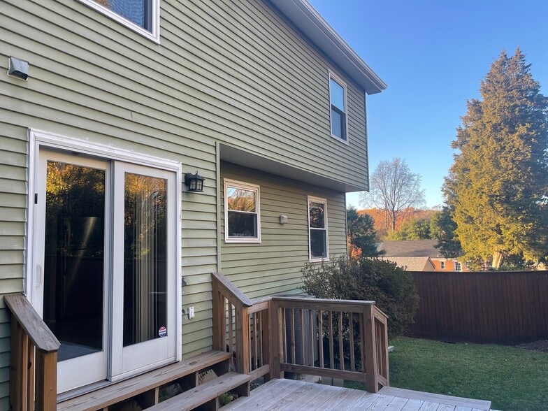 Rear Deck - 9705 Glen Ave