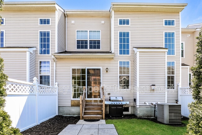 Building Photo - 158 Chancellor Dr