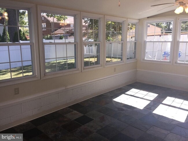 Building Photo - Fairfax - North Wilmington - 4 bedroom ava...