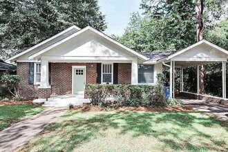 Building Photo - Spacious and homey home in the heart of Rosewood