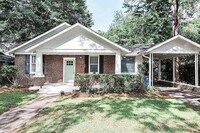 Building Photo - Spacious and homey home in the heart of Ro...