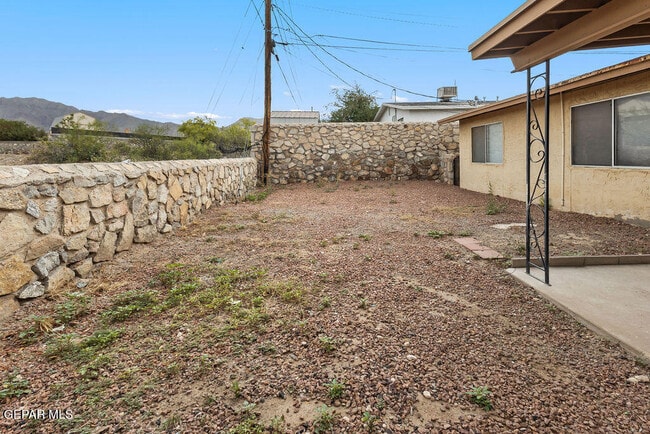 Building Photo - 6932 Escondido Dr