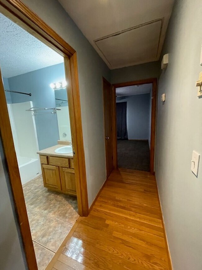 Building Photo - This All Brick home is Located in Orchard Crest West!