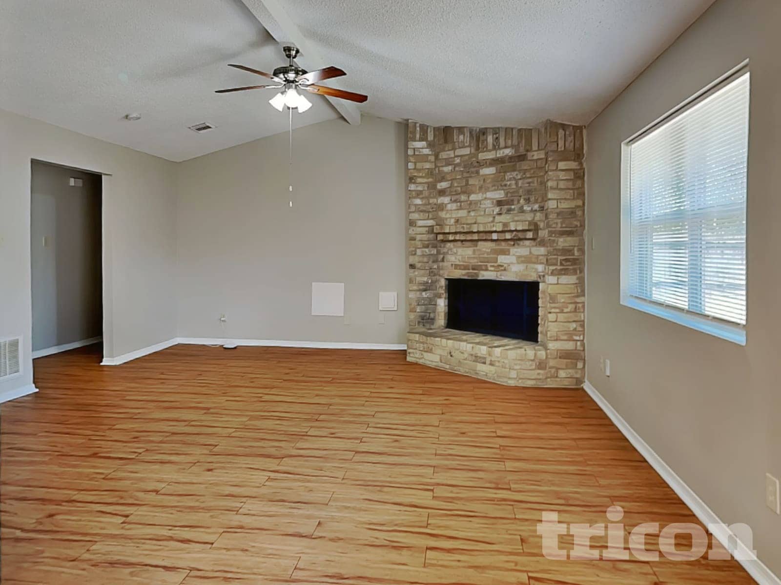 Building Photo - 1911 Deaf Smith Dr