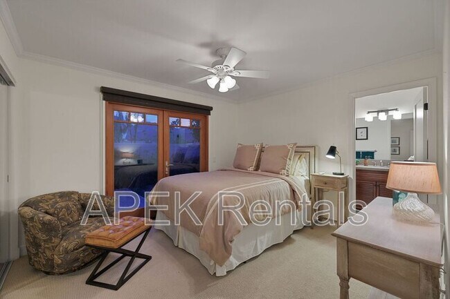 Building Photo - 74939 Vía Lago