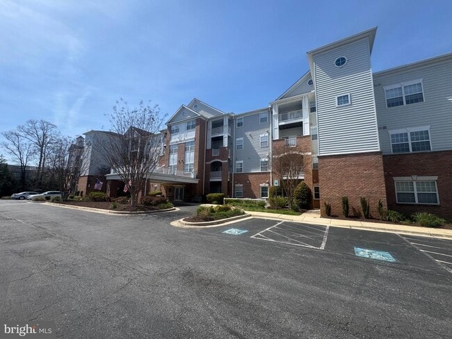 Building Photo - 2604 Chapel Lake Dr