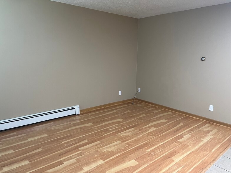 Building Photo - 88 Olive Ct