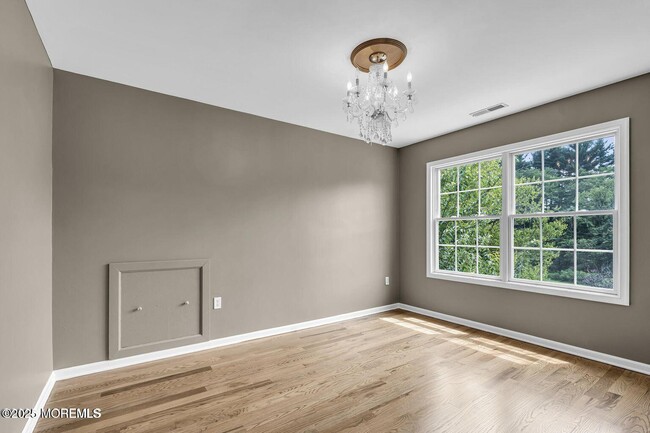 Building Photo - 95 E Parsonage Way