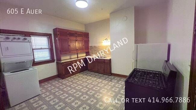 Building Photo - 605 E Auer-