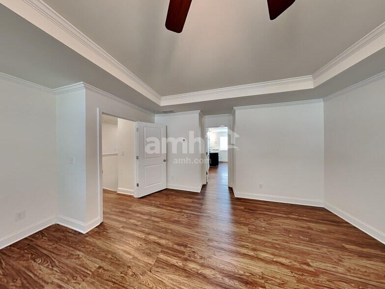 Building Photo - 2050 Brook Enclave Trail