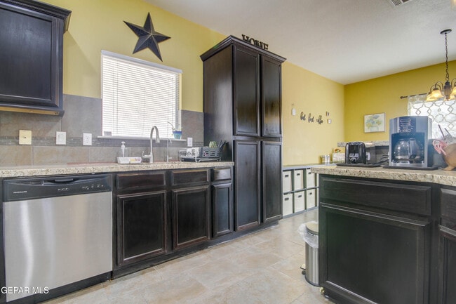 Building Photo - 14600 Christian Castle