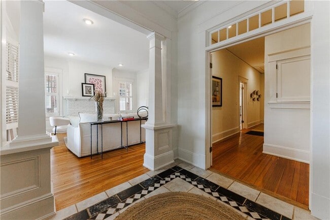 Building Photo - 654 Cresthill Ave NE