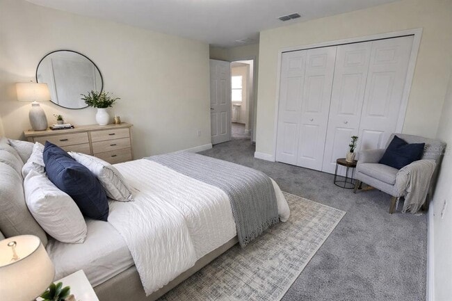 Building Photo - 560 Sumner Ave