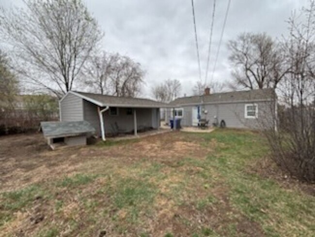 Building Photo - 2 BED | 1 BATH | SINGLE-LEVEL | SINGLE GARAGE | SOUTH