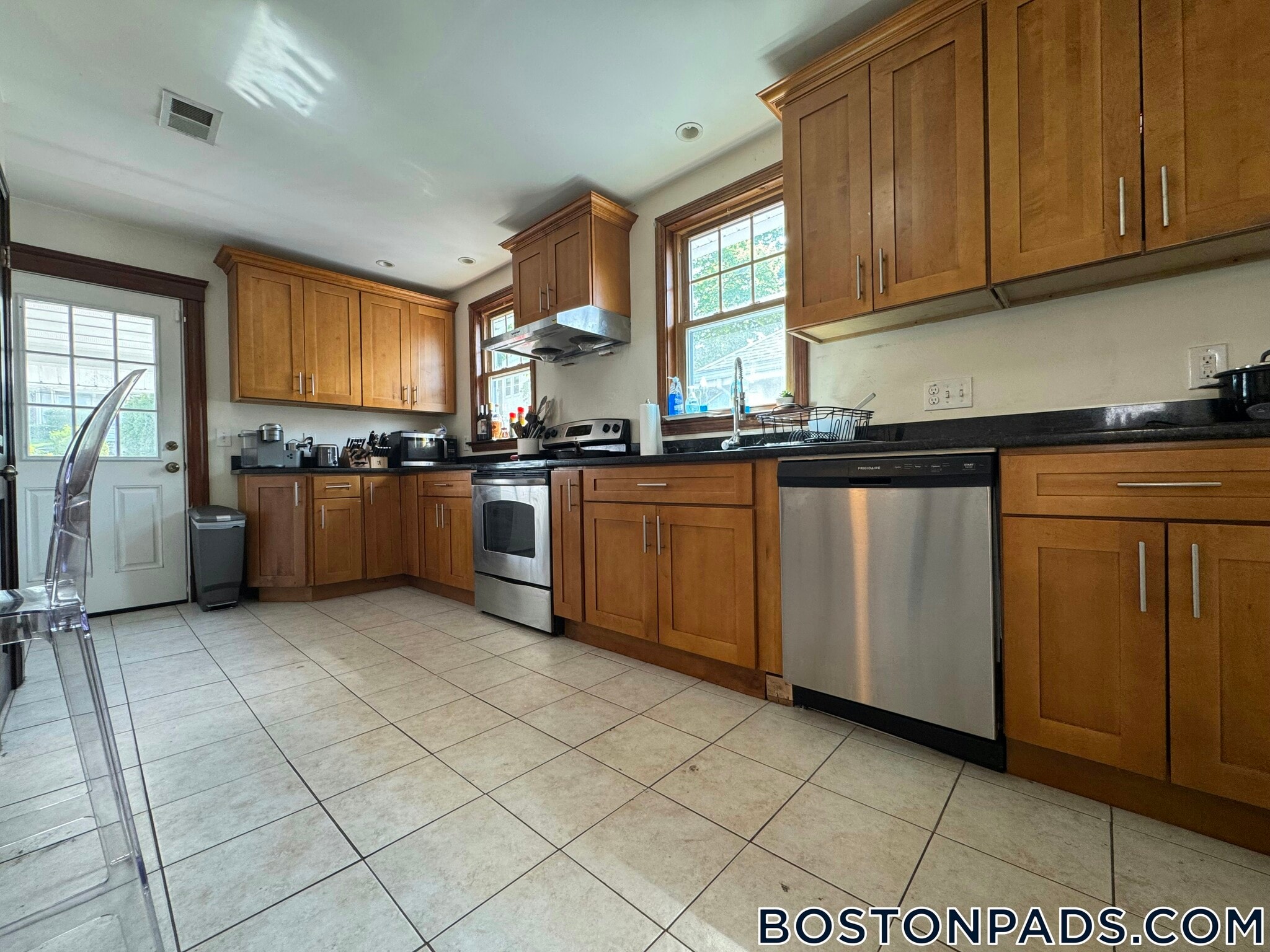 Building Photo - 138 Nonantum St