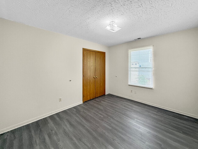 Building Photo - 515 Talbot Ave