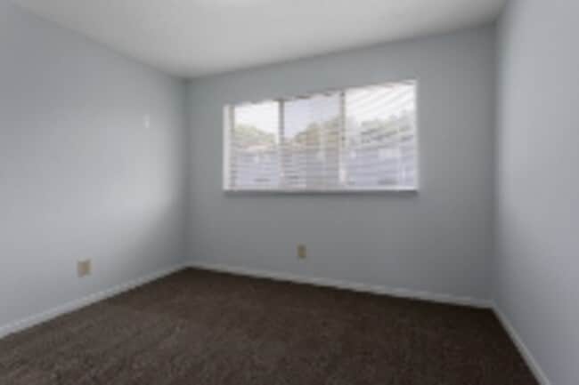 Building Photo - 425 W 87 Pl