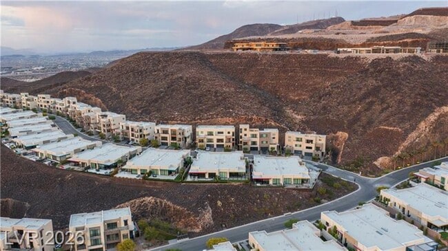 Building Photo - Modern Tri-Story Home in McDonald Highlands