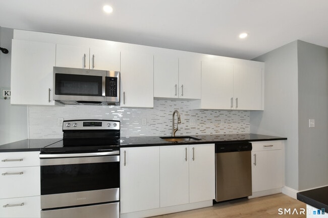 Building Photo - 28 Mill Hill Rd