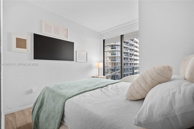 Building Photo - 801 S Miami Ave