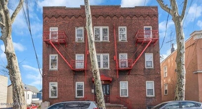 Building Photo - 720 Cortlandt St