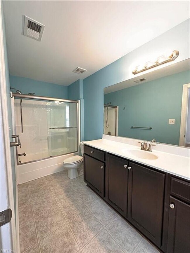 Building Photo - New Town