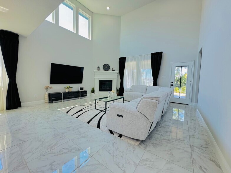 Building Photo - 2801 Riverview Rd