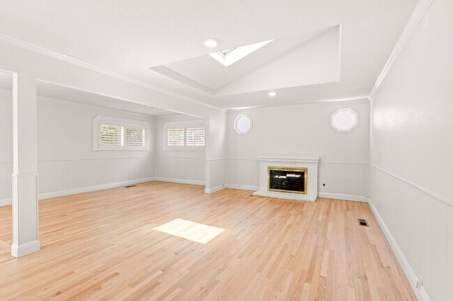 Building Photo - Beautifully Updated Pleasanton Four Bedroom Retreat w/ Vaulted Ceilings & Custom Details
