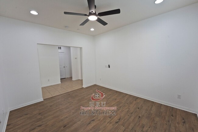 Building Photo - Stunning 4-bedroom, 3-bathroom home
