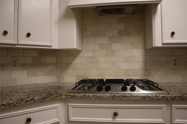 Building Photo - 915 Valley Ranch Dr