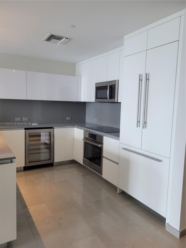 Building Photo - 88 SW 7th St