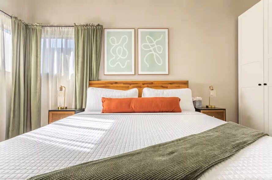 Building Photo - 326 Rosecrans Ave