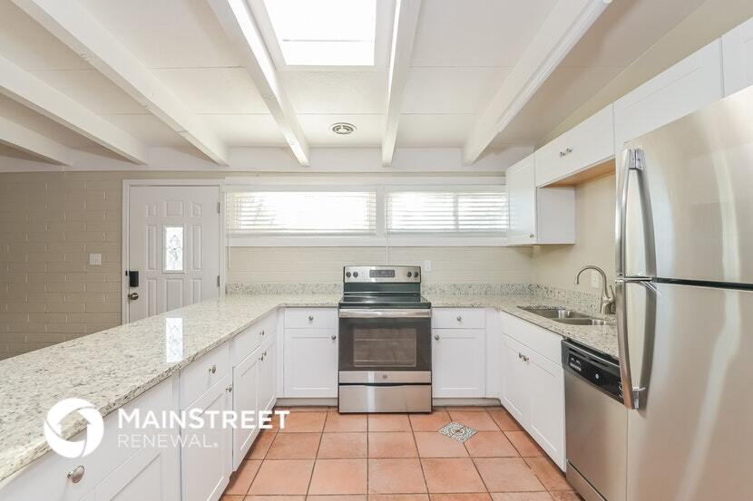 Building Photo - 5913 E Lester Dr