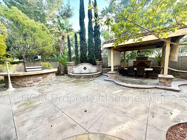 Building Photo - 114 Tearose