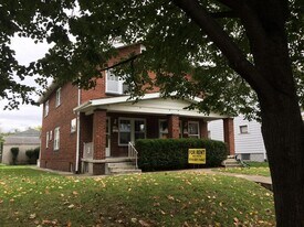 Building Photo - 908 Thomas Rd